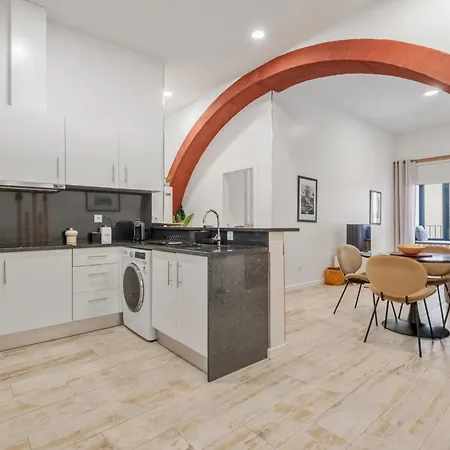 Tanoeiros By An Island * Φουνκάλ