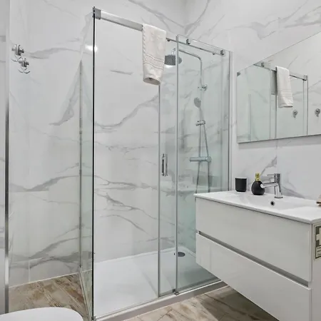 Tanoeiros By An Island