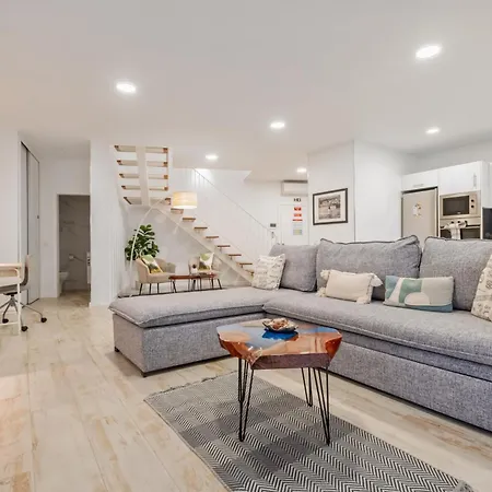 Tanoeiros By An Island