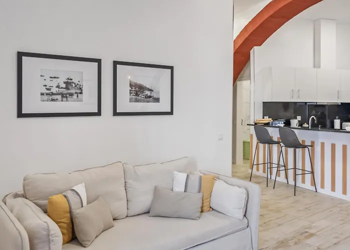 Tanoeiros By An Island *