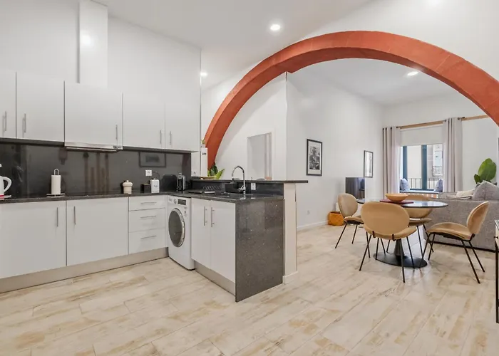 Tanoeiros By An Island * Funchal (Madeira)