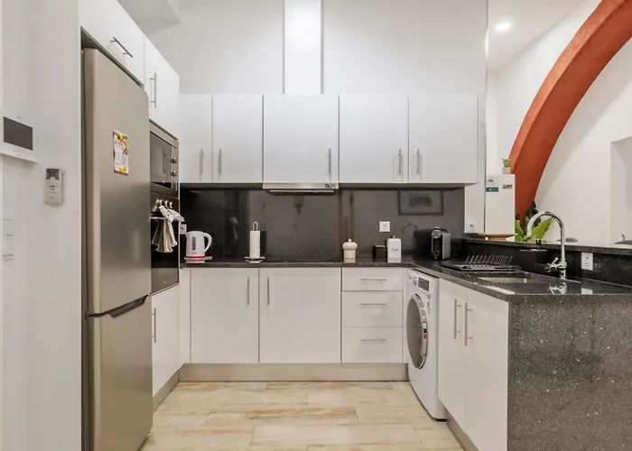 Tanoeiros By An Island * Funchal (Madeira)