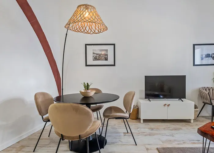 Tanoeiros By An Island * Funchal (Madeira)