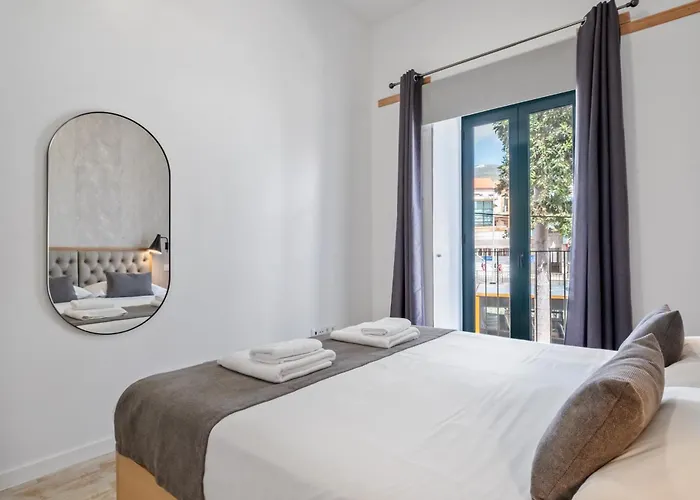 Tanoeiros By An Island