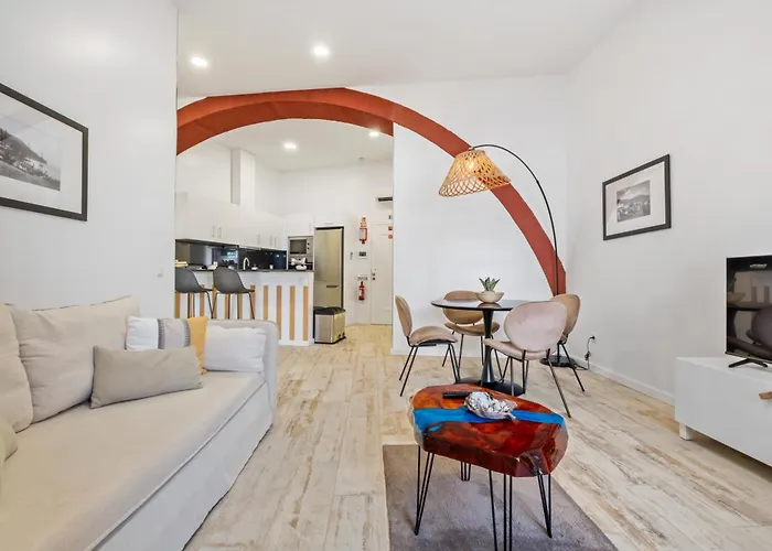 Tanoeiros By An Island * Funchal (Madeira)