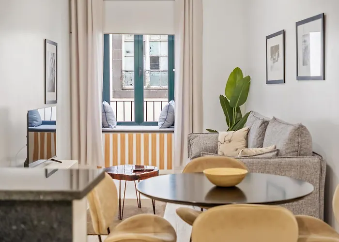 Tanoeiros By An Island *