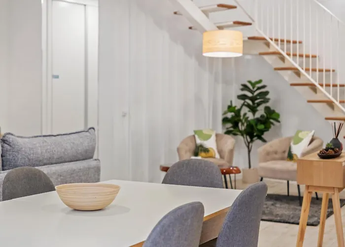 Tanoeiros By An Island