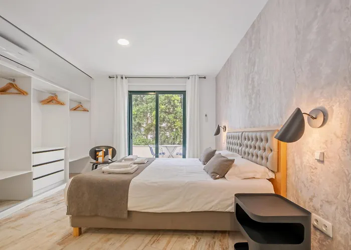 Tanoeiros By An Island *