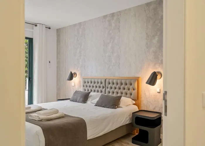 Tanoeiros By An Island