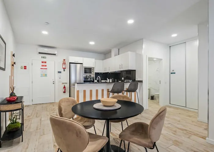 Tanoeiros By An Island