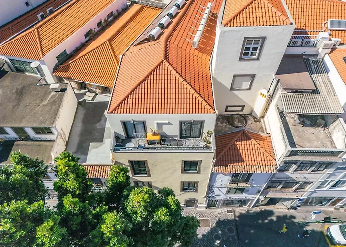 Tanoeiros By An Island *