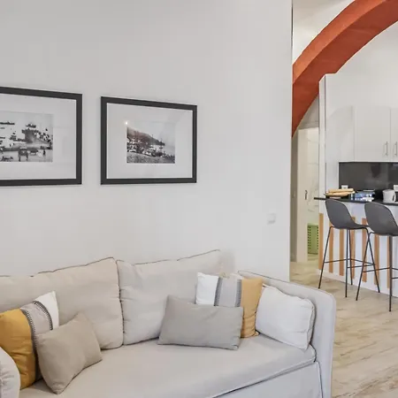 Tanoeiros By An Island *