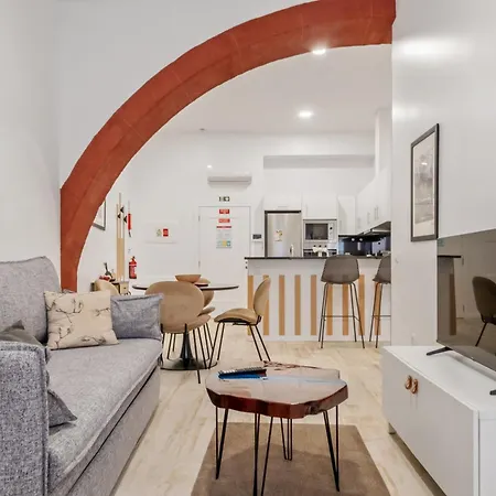 Tanoeiros By An Island