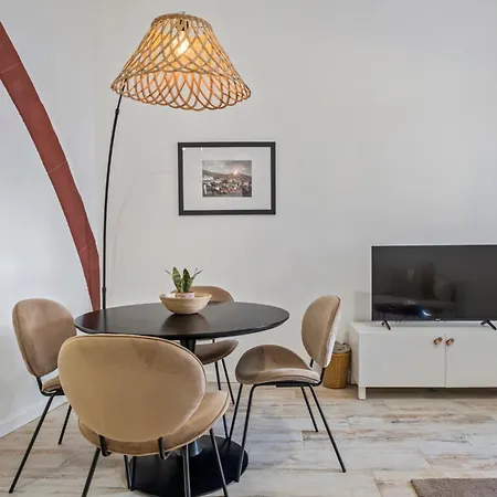 Tanoeiros By An Island * Funchal (Madeira)