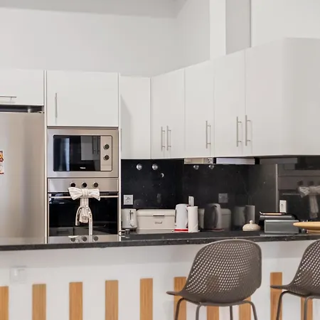 Tanoeiros By An Island Lejlighed