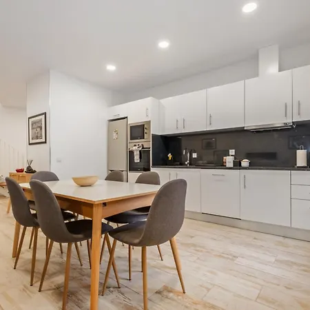 Tanoeiros By An Island Lejlighed