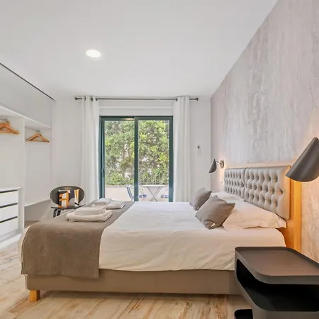 Tanoeiros By An Island *