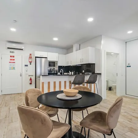 Tanoeiros By An Island